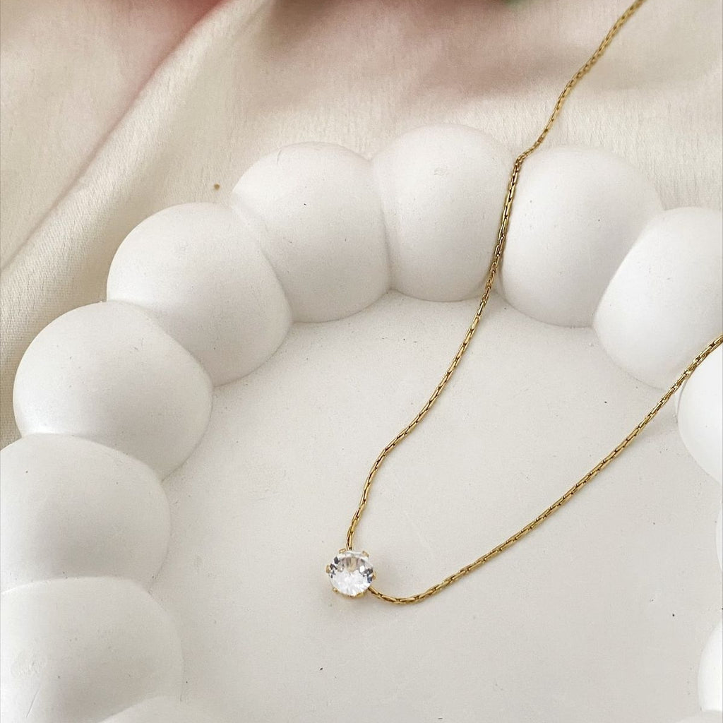 Dainty Solitaire Pendant Necklace