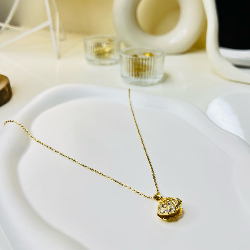 Golden Seashell Pendant Necklace