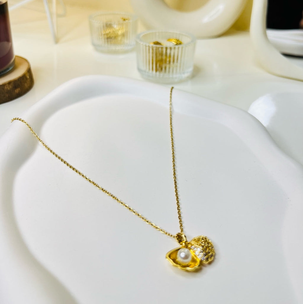 Golden Seashell Pendant Necklace