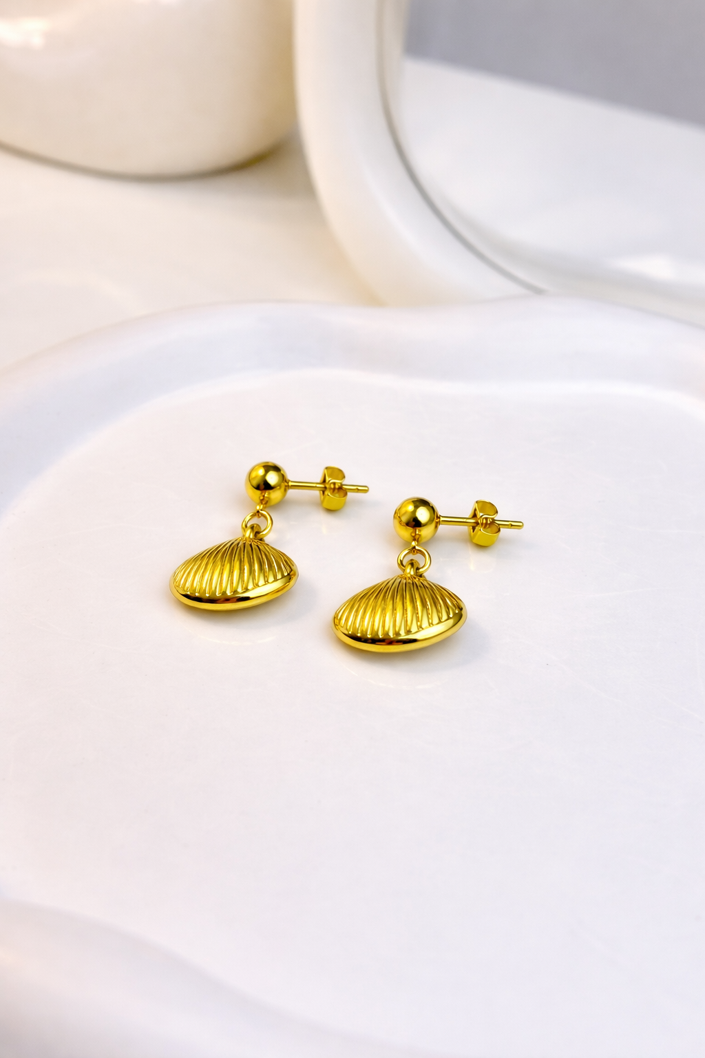 Luna Shell Gold Earrings