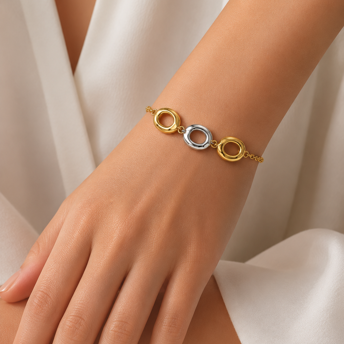 Dual Tone Circle Link Bracelet
